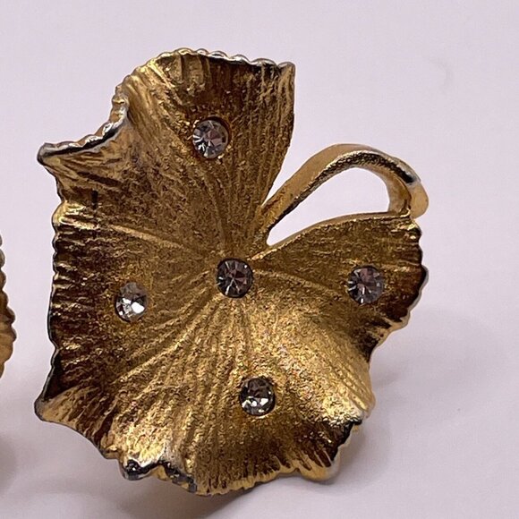 Coro Vintage Gold Tone Leaf Rhinestone Brooch and Screw Back Earring Set AL5.1 - Picture 13 of 16